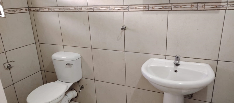 5 Bedroom Property for Sale in Pellissier Free State